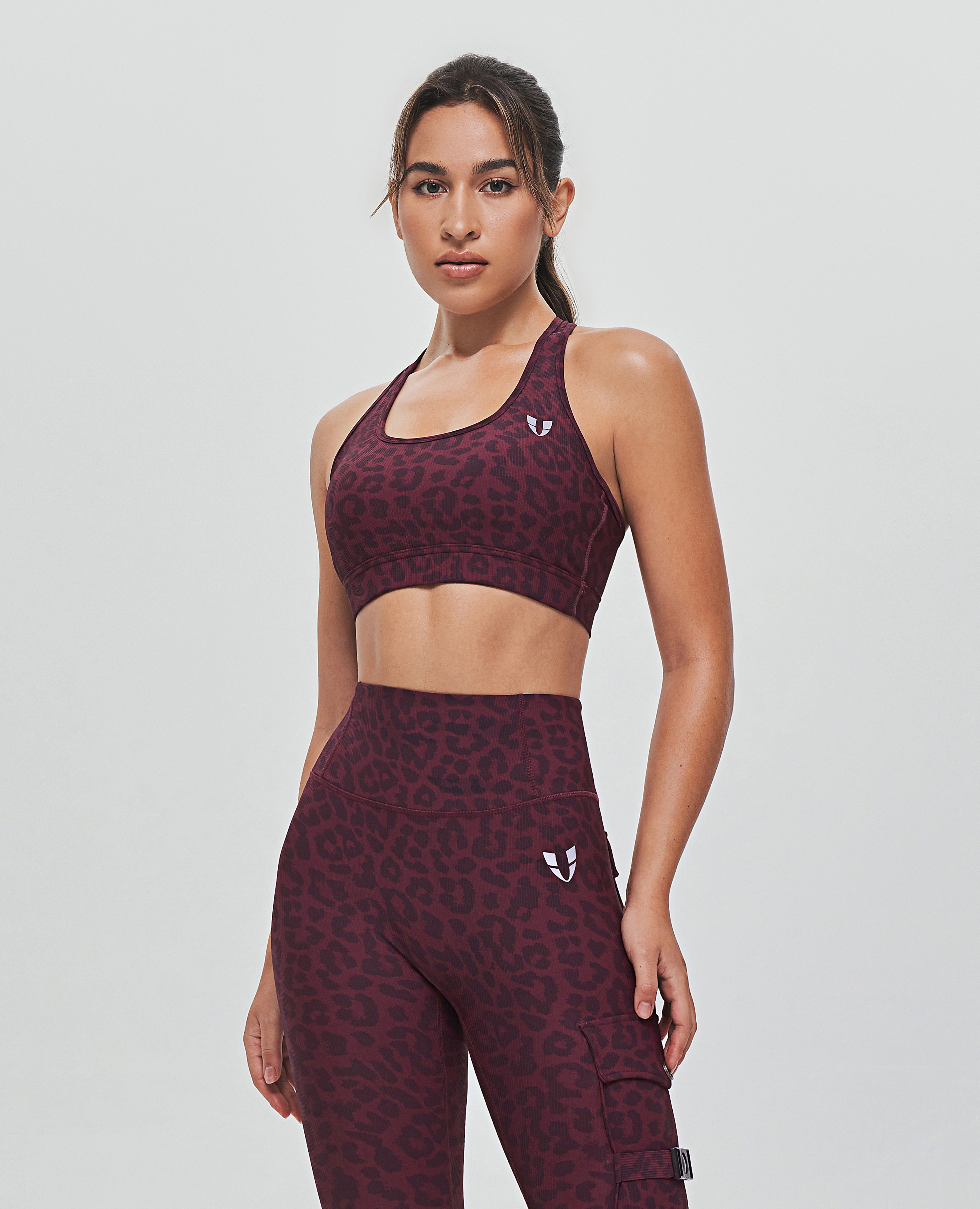 FIRM ABS - Do you love the zip design or more basic styles for sports bras?  ZIP UP SPORTS BRA:  CORE LEGGINGS Pro:   #firmabs #firmabswomen #workoutwithfirmabs - - - - #