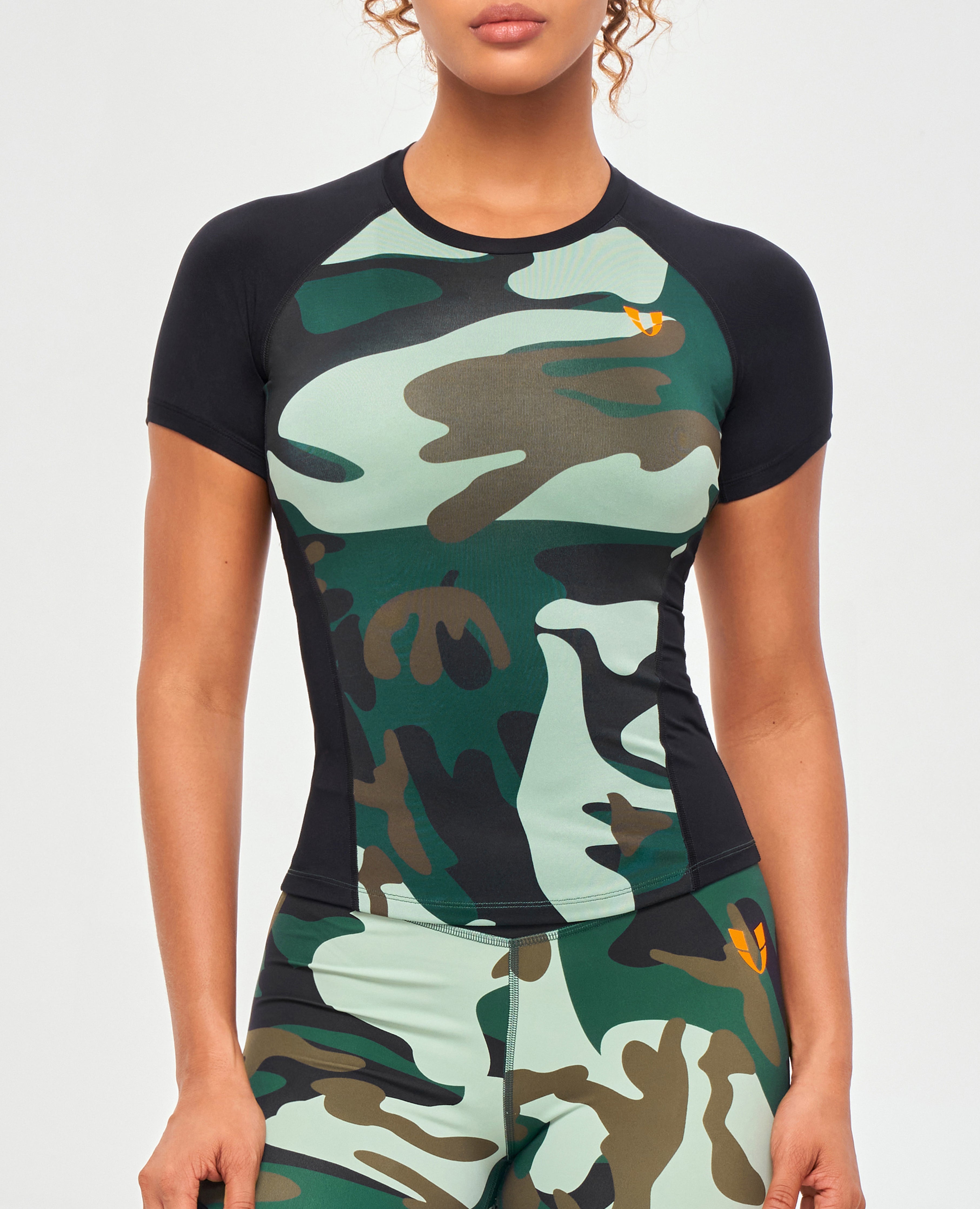 Contrast Color T -shirt - Groene camo en zwart