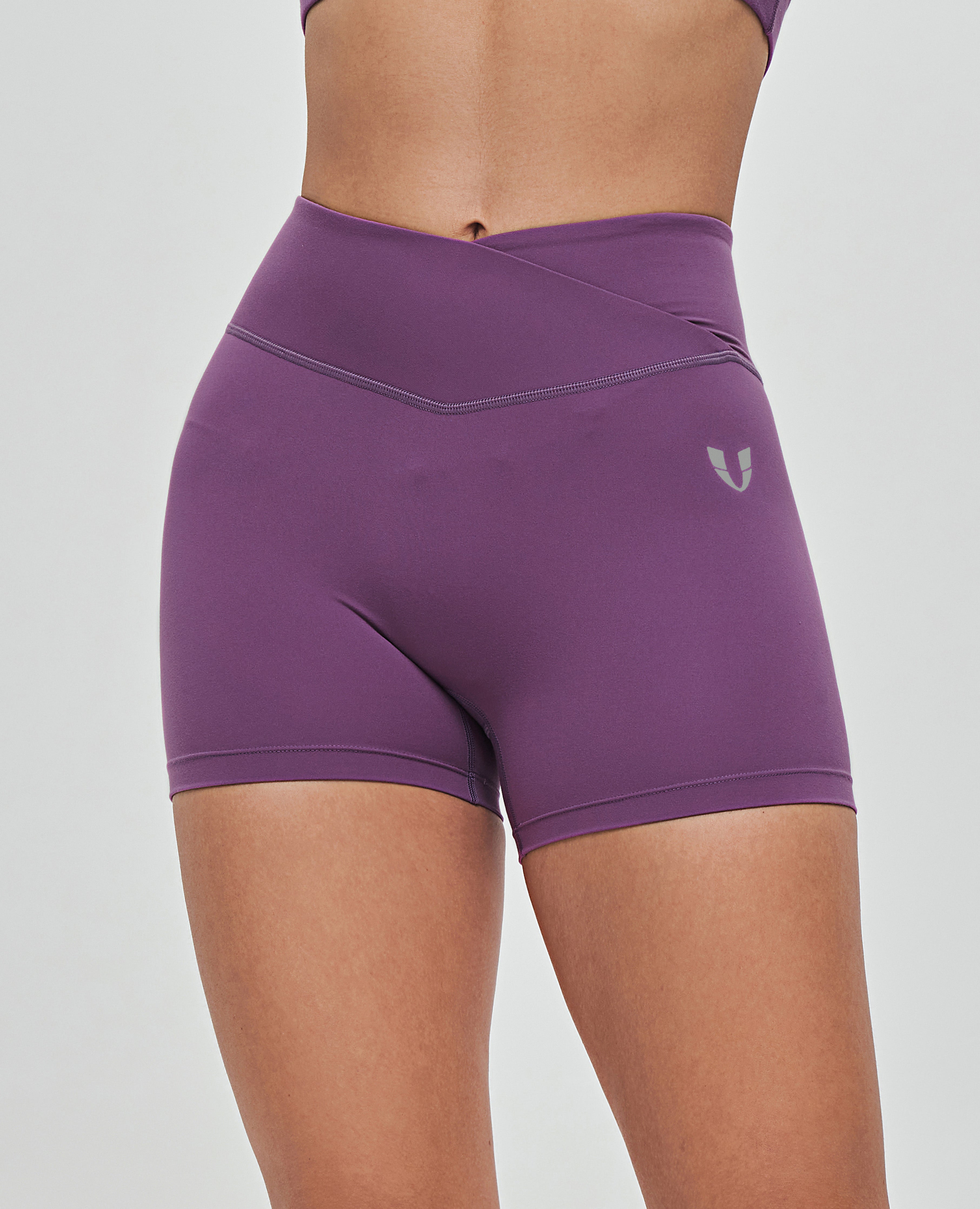 Shorts cargo con cintura en V - Púrpura