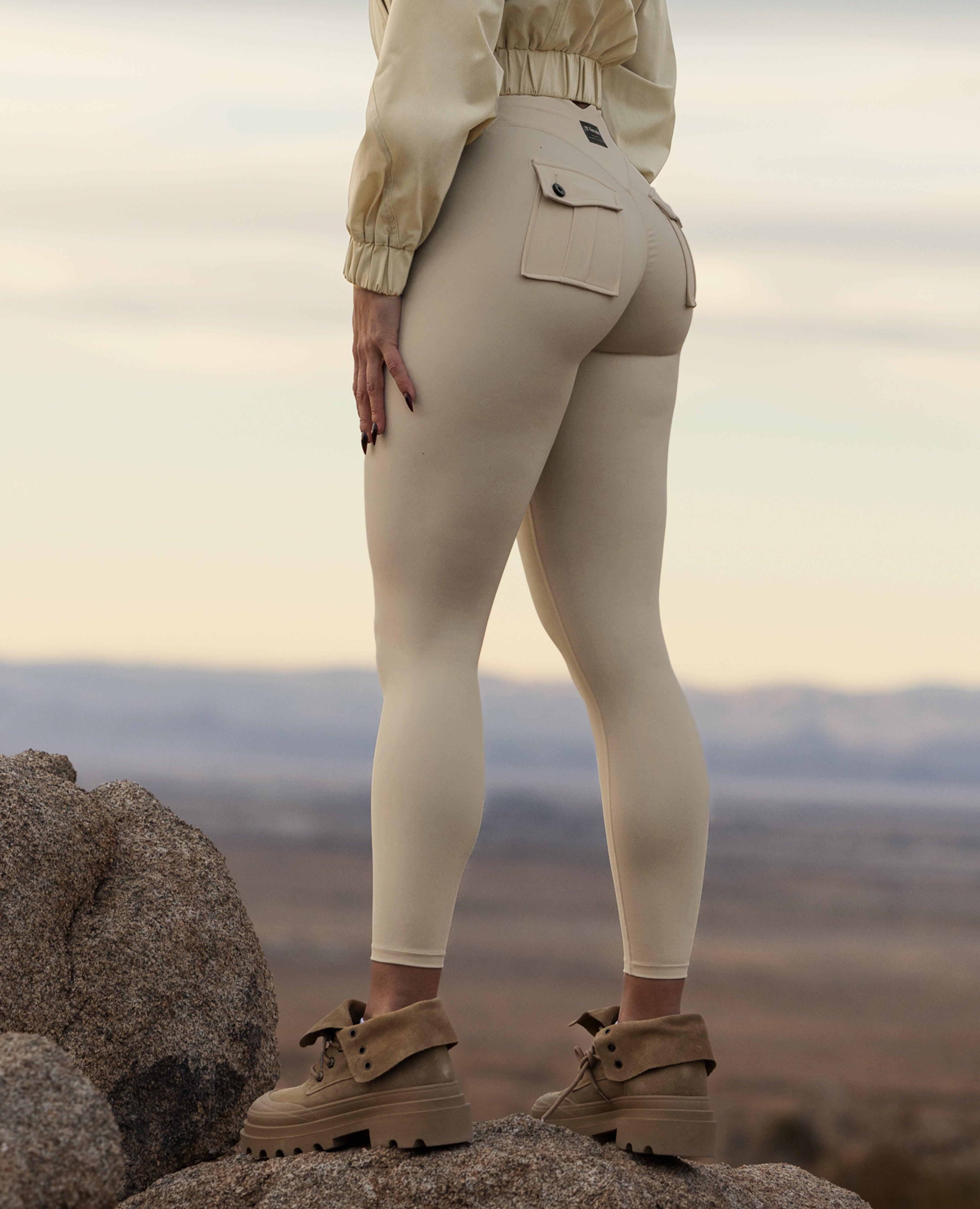 Zip Front Pocket Powerful leggings - Sand