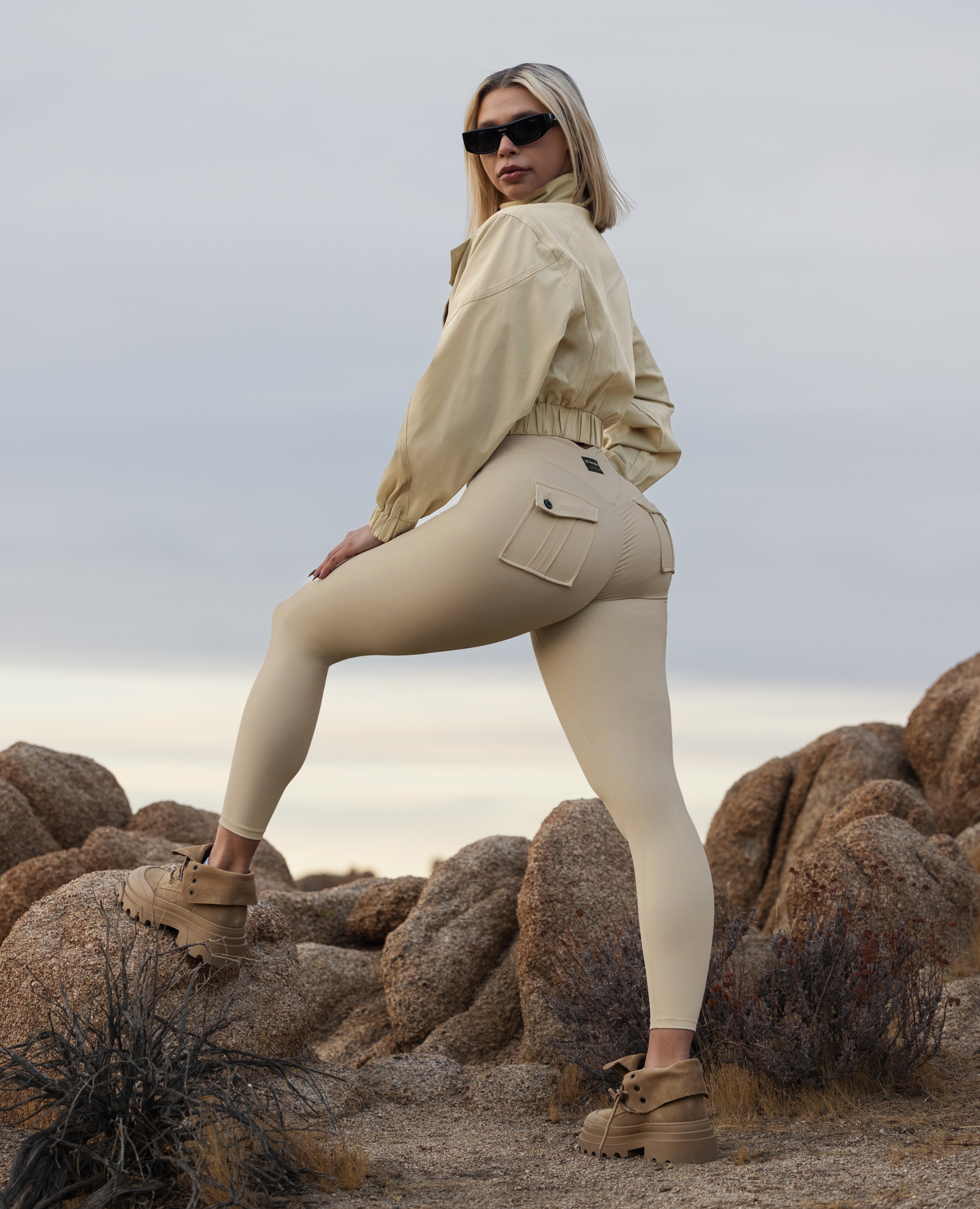 Zip Front Pocket Powerful leggings - Sand