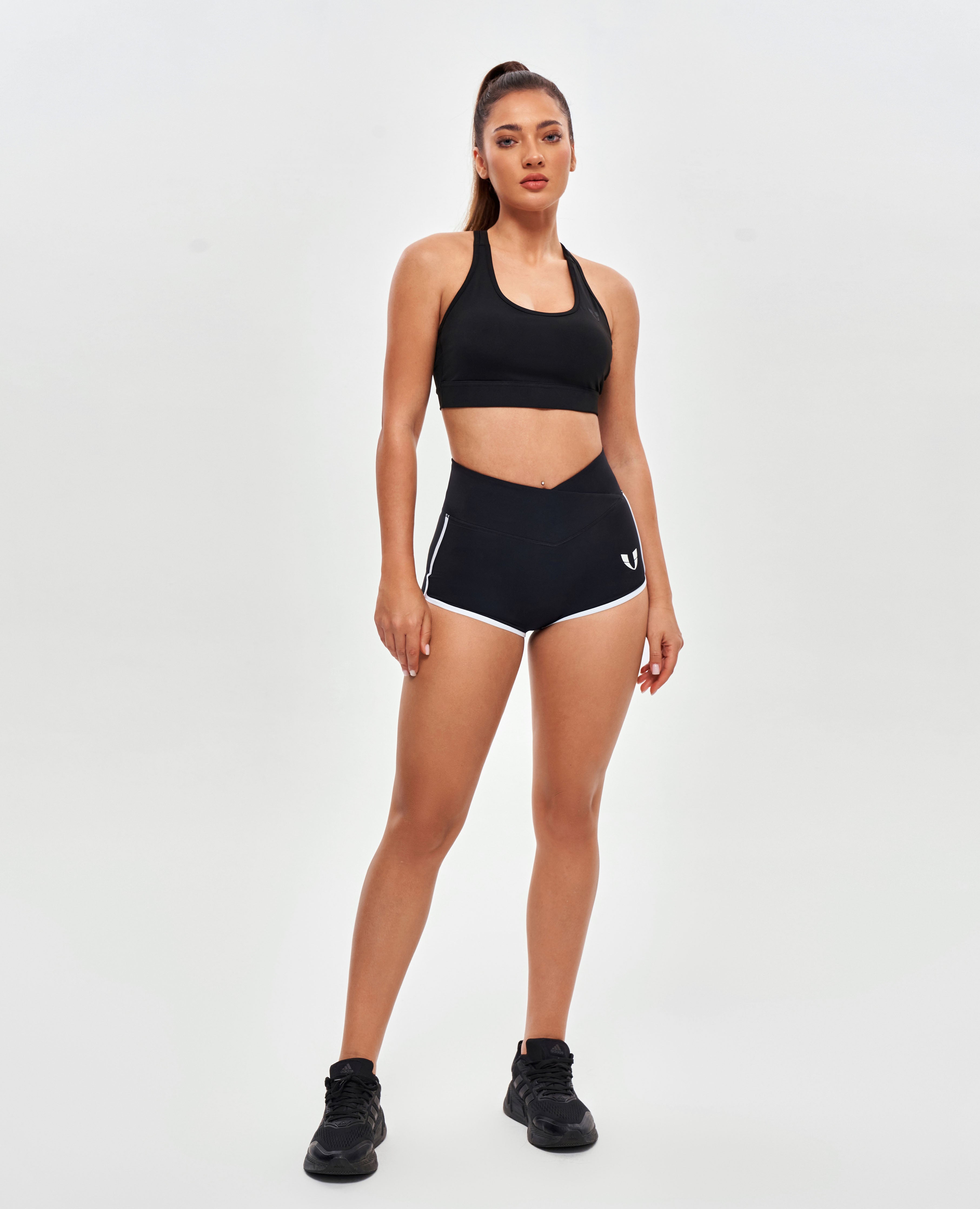 V-waist Lifting Butt Shorts - Black