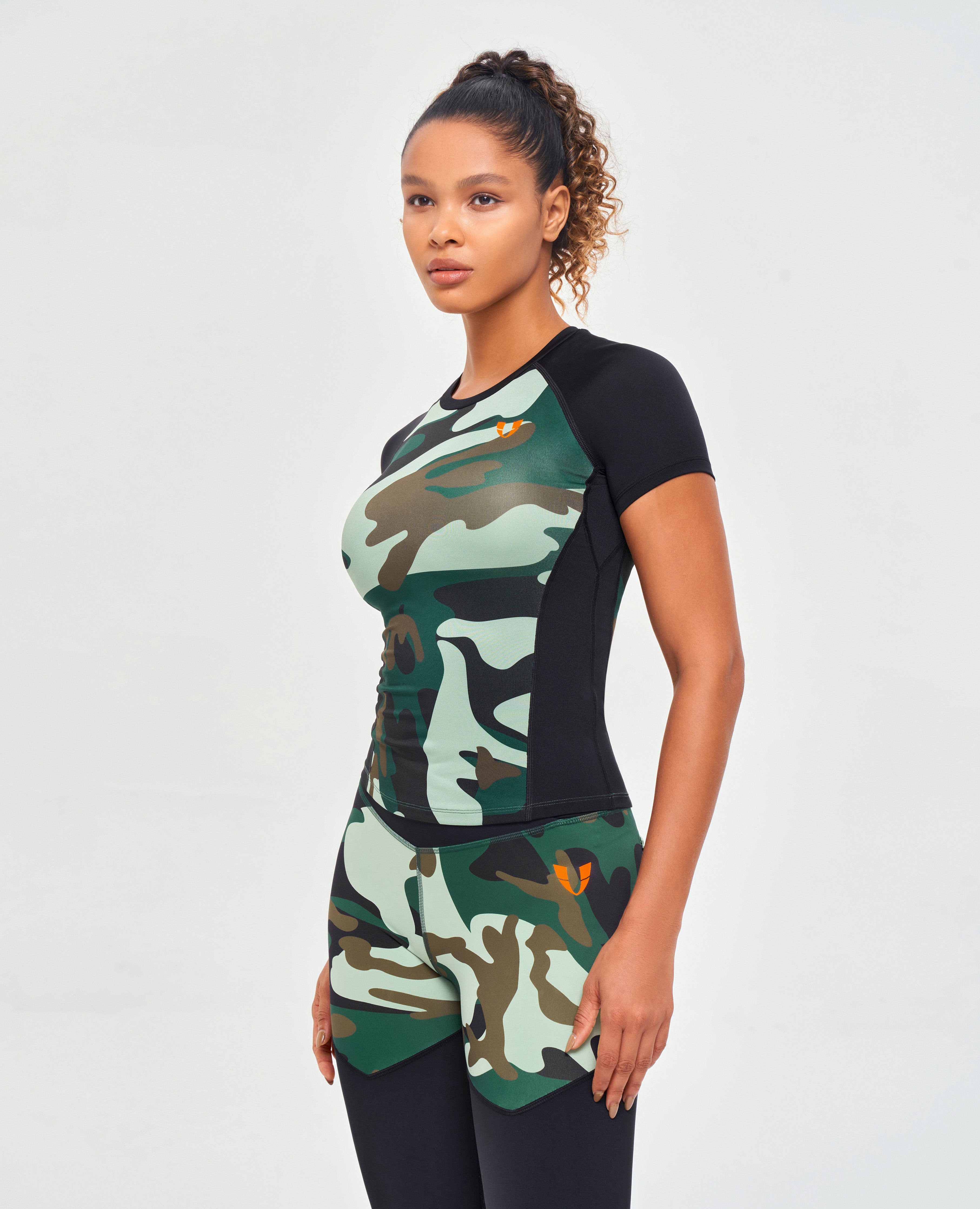 Contrast Color T-shirt Green Camo and Black